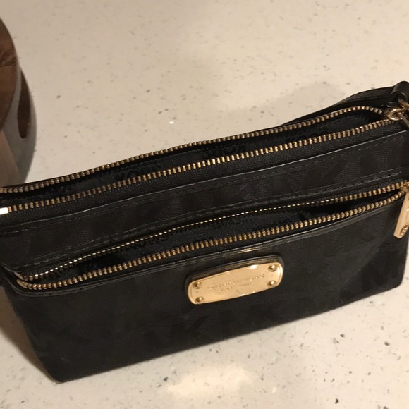 Michael Kors wristlet - Picture 6 of 7